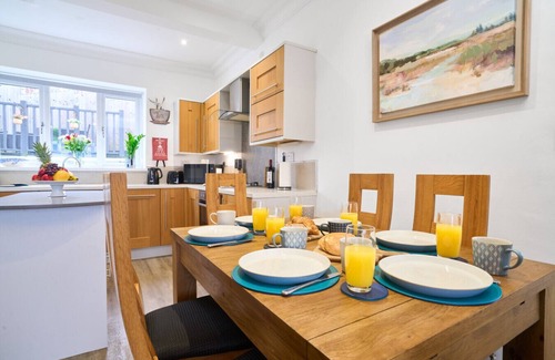 Barry Casa | Beautiful coastal home with stunning ocean views!