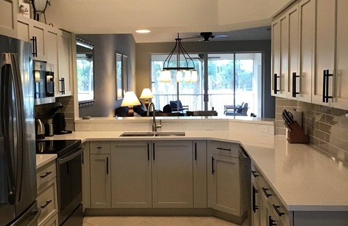 Flamingo Fairways Condominio | Hermoso condominio en un entorno tranquilo y tropical con una gran vista