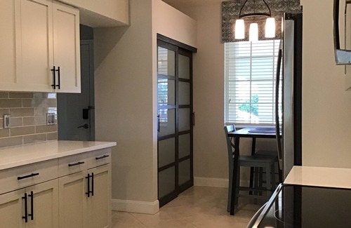 Flamingo Fairways Condominio | Hermoso condominio en un entorno tranquilo y tropical con una gran vista