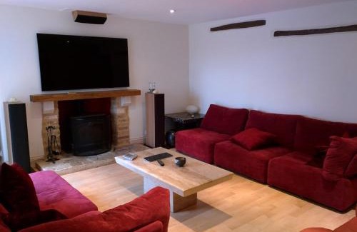 Lechlade Casa | Beautiful Cotswold Farmhouse set in 50 acres