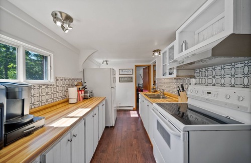 Algoma District Cabaña | Beautiful Cottage on Lake Superior with Incredible Sunsets