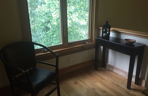 Fletcher Apartamento | Hermoso entorno campestre! Ubicación conveniente "The Carriage House"