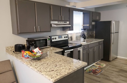 Lynn Casa | Hermosa y acogedora colina 1BR cerca de Boston y Salem