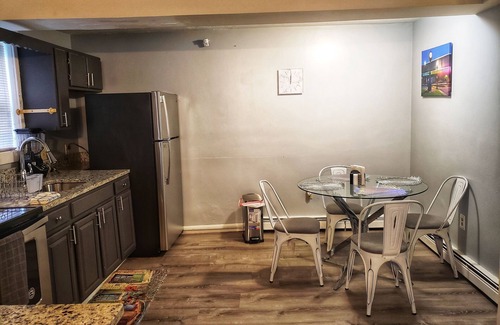 Lynn Casa | Hermosa y acogedora colina 1BR cerca de Boston y Salem