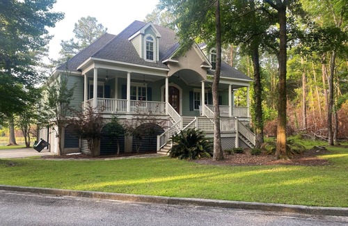 Georgetown Casa | Beautiful Custom Home Overlooking Pond