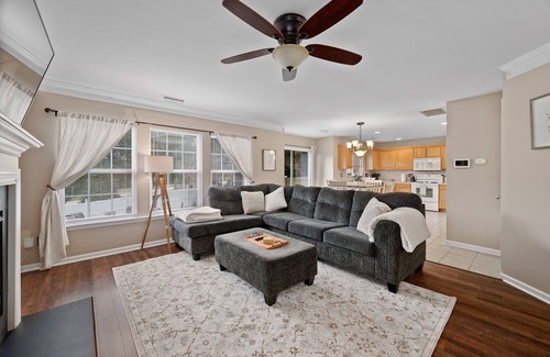 Raleigh Casa | Beautiful Eagle Ridge Home in Raleigh w/ fenced in yard, near golf course!