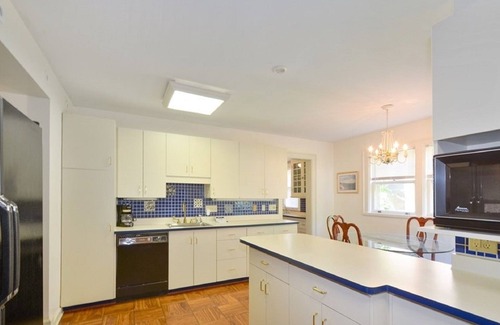 Historic Water Tower Casa | Hermosa mansión inglesa, a 1/4 de milla del lago y cerca de Arts & Entertainment