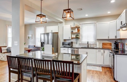 Elizabethtown Casa | Beautiful Farmhouse close to Lanc, Hershey, Etown!