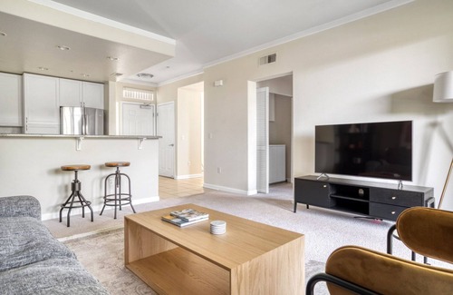 Central San Mateo Apartamento | Beautiful Fremont 1BR w/ W/D, Gym & Pool, nr Tesla, by Blueground