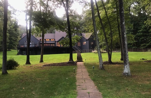 Brookfield Casa | Beautiful, Fun Lakefront Retreat -- Perfect for family reunions / groups