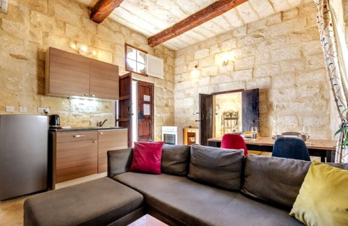 Xewkija Cabaña | Beautiful Garden Cottage in Restored Country Home
