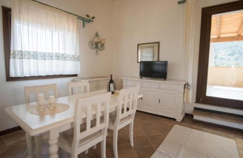 Liscia di Vacca Apartamento | Beautiful Giardino degli Oleandri two Bedroom Apt sleeps six child num0862