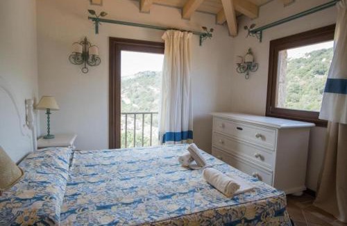 Liscia di Vacca Apartamento | Beautiful Giardino degli Oleandri two Bedroom Apt sleeps six child num0862