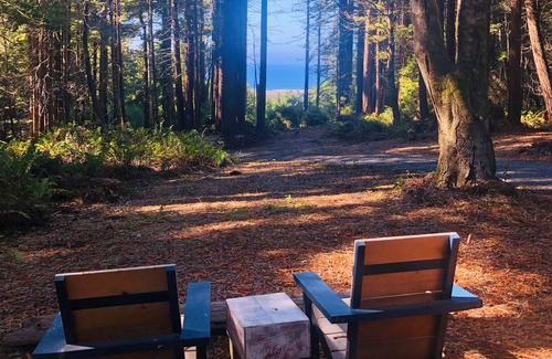 Fort Bragg Cabina | Beautiful Glamping Cabin in an old growth redwood forest with ocean views.