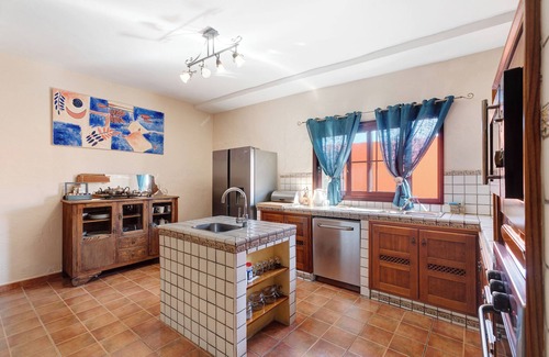 San Miguel de Abona Casa | Hermosa casa Casa Alberto Santos con terraza en la azotea, vistas a la montaña y al mar y Wi-Fi