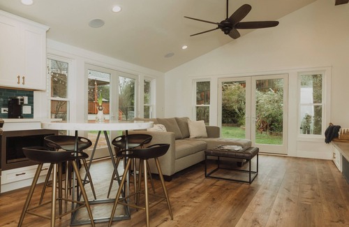 Redding Cabaña | Beautiful High End Get Away Home- Visit Lassen National Park & Whiskeytown Lake