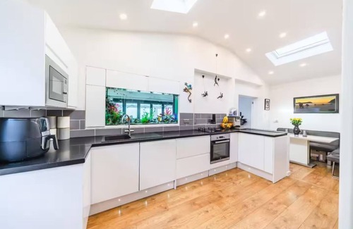 Cleeve Casa | Beautiful Home in Somerset - 8 guests 4 bedrooms 6 beds 3 bathrooms