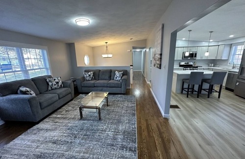 Worcester Casa | Beautiful home minutes to shopping center, mall and College of Holy Cross.