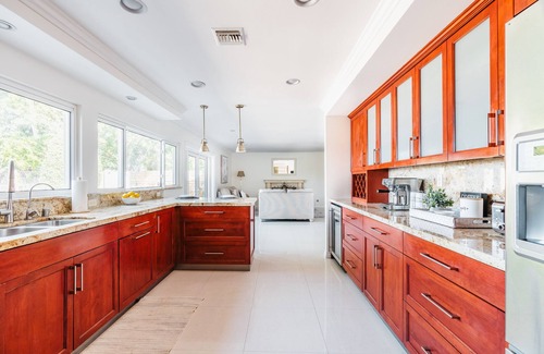 Woodland Hills Casa | Beautiful Home Stunning Views W/ Salt Water Pool