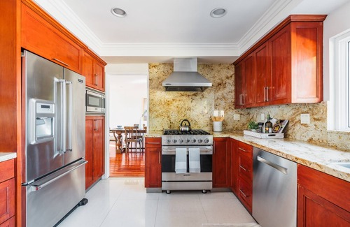 Woodland Hills Casa | Beautiful Home Stunning Views W/ Salt Water Pool