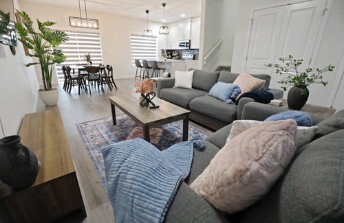 Southwest Edmonton Casa | Beautiful Home With 4 King Beds|Airport|Disney+