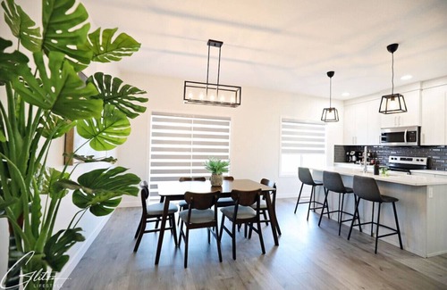 Southwest Edmonton Casa | Beautiful Home With 4 King Beds|Airport|Disney+