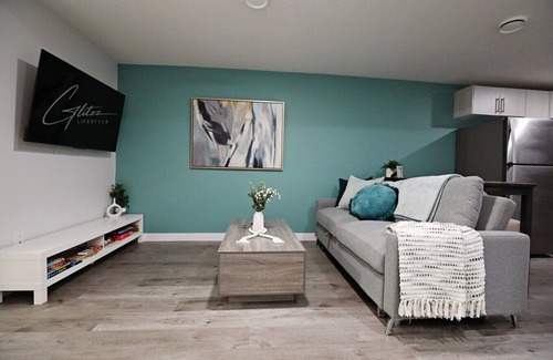 Southwest Edmonton Casa | Beautiful Home With 4 King Beds|Airport|Disney+