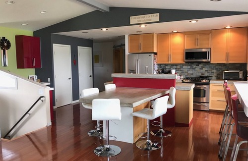 Rockford Casa | Hermosa casa en Lake Bella Vista con impresionantes vistas al lago desde todas las habitaciones.