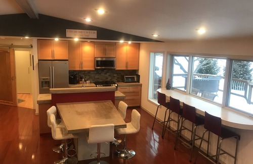 Rockford Casa | Hermosa casa en Lake Bella Vista con impresionantes vistas al lago desde todas las habitaciones.