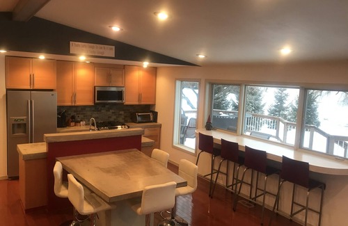 Rockford Casa | Hermosa casa en Lake Bella Vista con impresionantes vistas al lago desde todas las habitaciones.