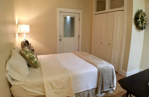 Burley Casa | Beautiful home with studio apartment