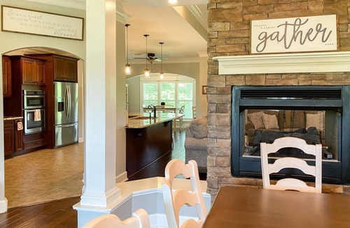 Pangburn Casa | Beautiful House on the River! Book now for Spring & Summer 2025!