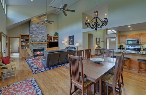 Clarkesville Casa | Hermoso lago Burton Lakefront Home