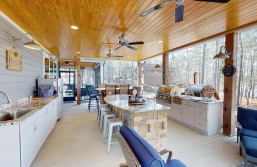 McCormick Casa | Beautiful lake front home with boat slip in golfing community