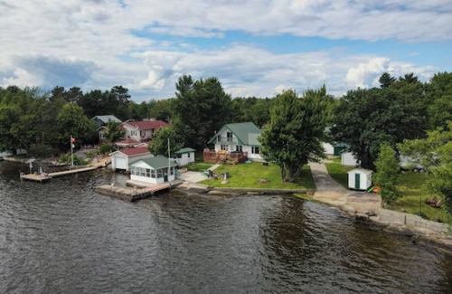 West Nipissing Casa | Beautiful lake house! ( pet friendly)