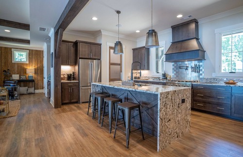 Misty River Casa | Beautiful Lake Oconee Lake Front Estate with Custom POOL AND HOT TUB