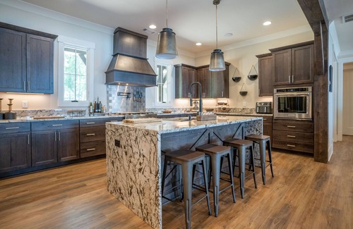 Misty River Casa | Beautiful Lake Oconee Lake Front Estate with Custom POOL AND HOT TUB