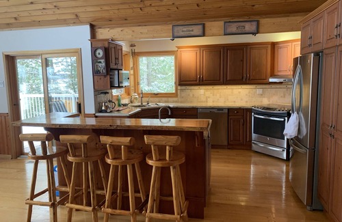 Douro-Dummer Cabaña | Beautiful Lakefront Cottage with separate loft and private dock