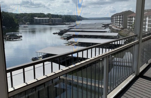 Lakeland Condominio | Beautiful Lakefront Condo. Best location on the lake. 5 min Uber from main strip