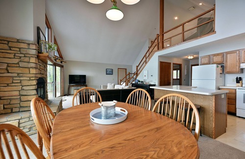 Brill Cabina | Beautiful Lakeside Cabin on Long Lake