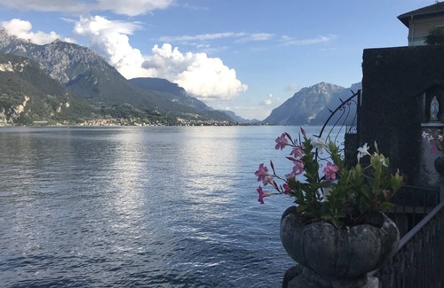 Limonta Casa | Hermosa casa junto al lago con acceso privado al agua.