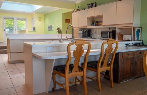 Lauderdale Lakes Casa | Beautiful Lauderdale Lakefront Retreat