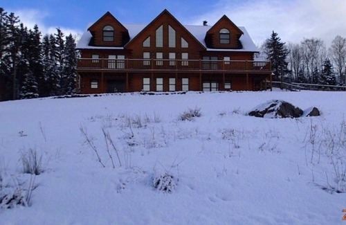 Margaree Casa | Beautiful Log Cabin close to beaches/Golf & Cabot Trail