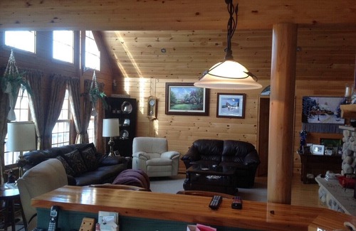 Margaree Casa | Beautiful Log Cabin close to beaches/Golf & Cabot Trail