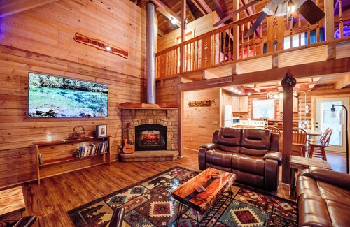 Lake City Cabina | Beautiful log home less than a half mile from ichetucknee springs north entrance