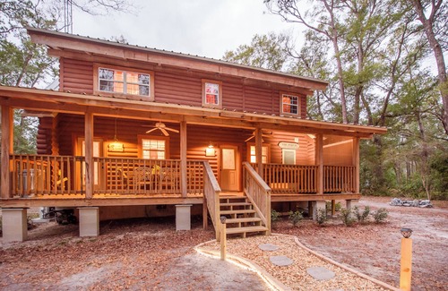 Lake City Cabina | Beautiful log home less than a half mile from ichetucknee springs north entrance