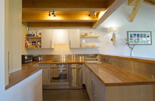 Les Houches Apartamento | Beautiful modern 3 bed en-suite chalet apartment with balcony