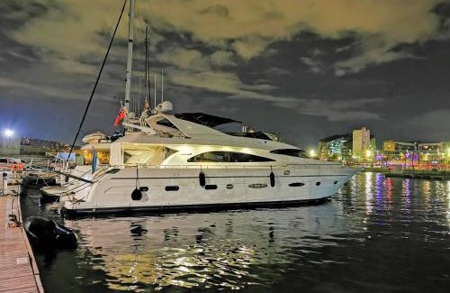 Sant Adria de Besos Alquiler De Eote | Beautiful Motor Yacht Barcelona