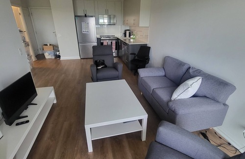 Etobicoke Apartamento | Beautiful & New 1Bedroom retreat!