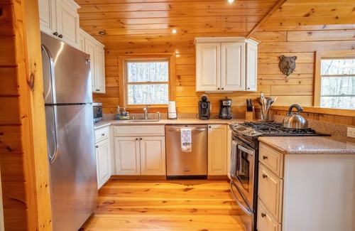 Campton Casa | Beautiful private rustic log cabin, pool, hot tub